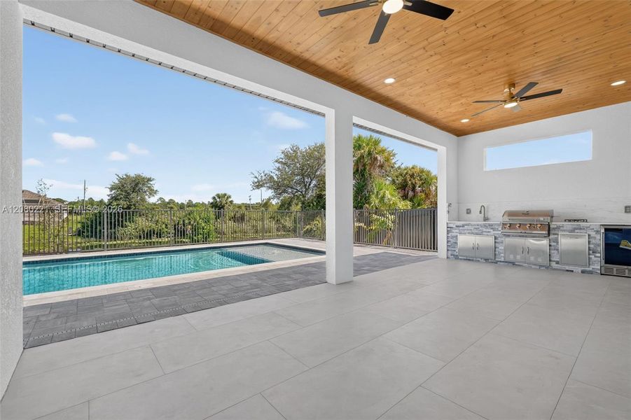 Exterior details and patio area of a home in , Cape Coral (Image 39).