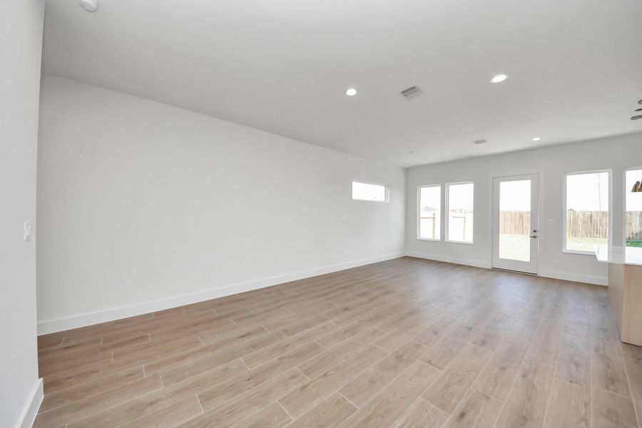 Spacious, unfurnished interior of a new home in , Houston (Image 27).