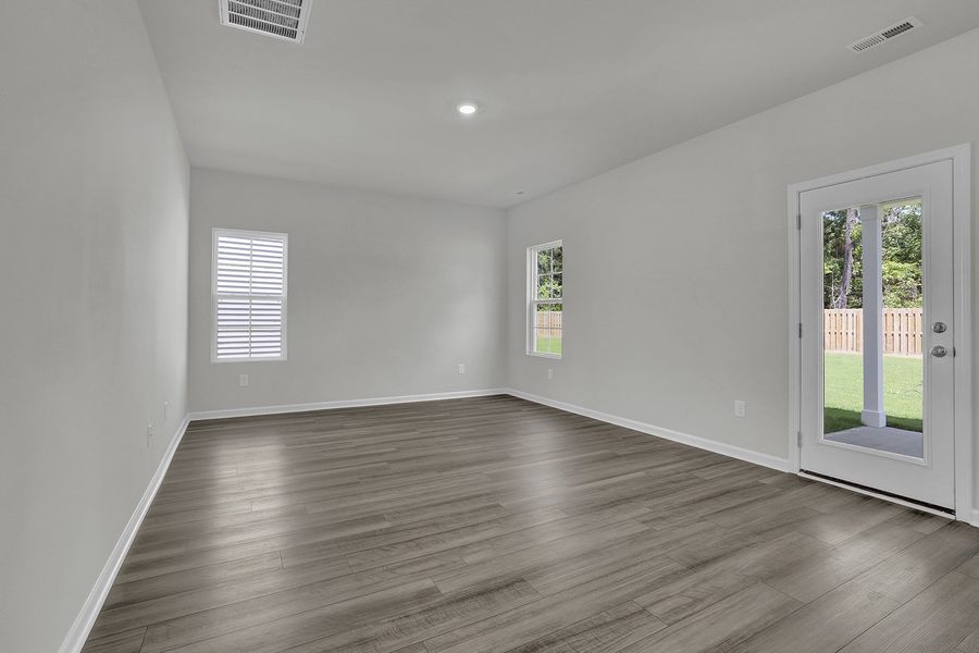 Spacious, unfurnished interior of a new home in River Tide Farms, Bolivia (Image 14).
