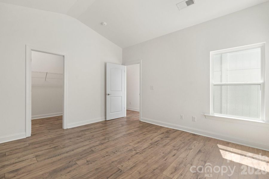 Spacious, unfurnished interior of a new home in , Asheville (Image 23).