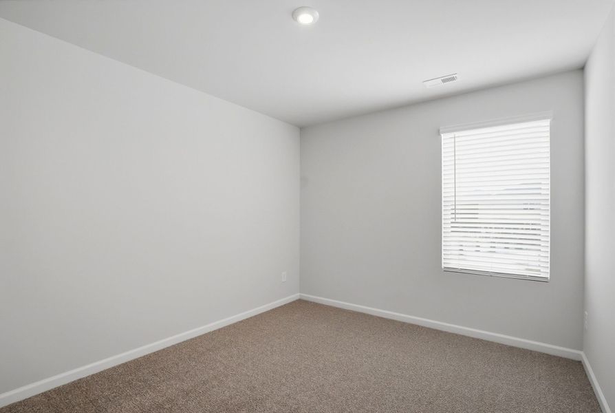 Spacious, unfurnished interior of a new home in Waxhaw Landing, Monroe (Image 20).