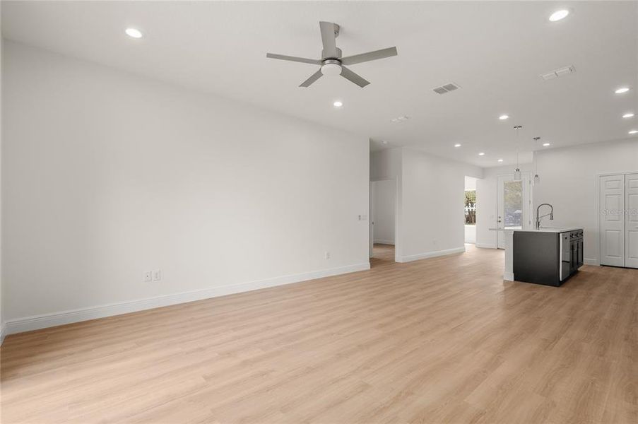 Spacious, unfurnished interior of a new home in , Osteen (Image 37).