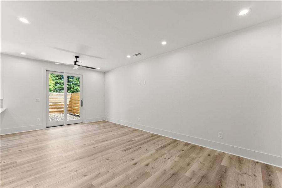 Spacious, unfurnished interior of a new home in , Gainesville (Image 12).
