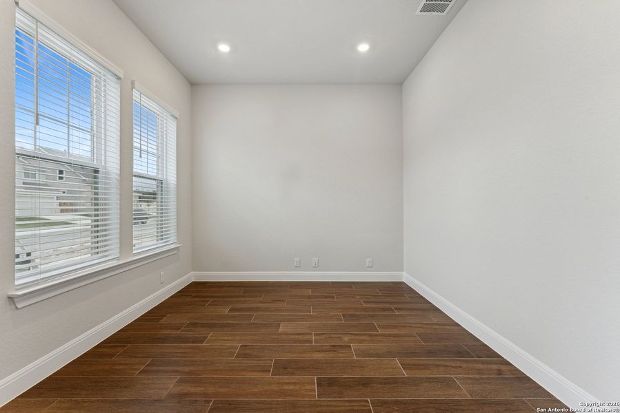 Spacious, unfurnished interior of a new home in Davis Ranch 50', San Antonio (Image 24).