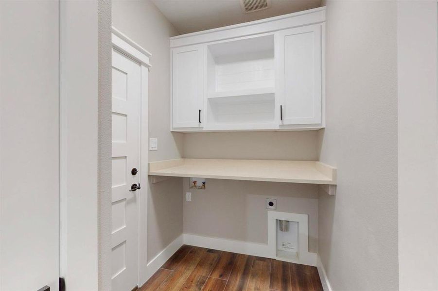 Furnished interior view inside a new home in , Corsicana (Image 5). Furnished interior view inside a new home in , Corsicana (Image 5).