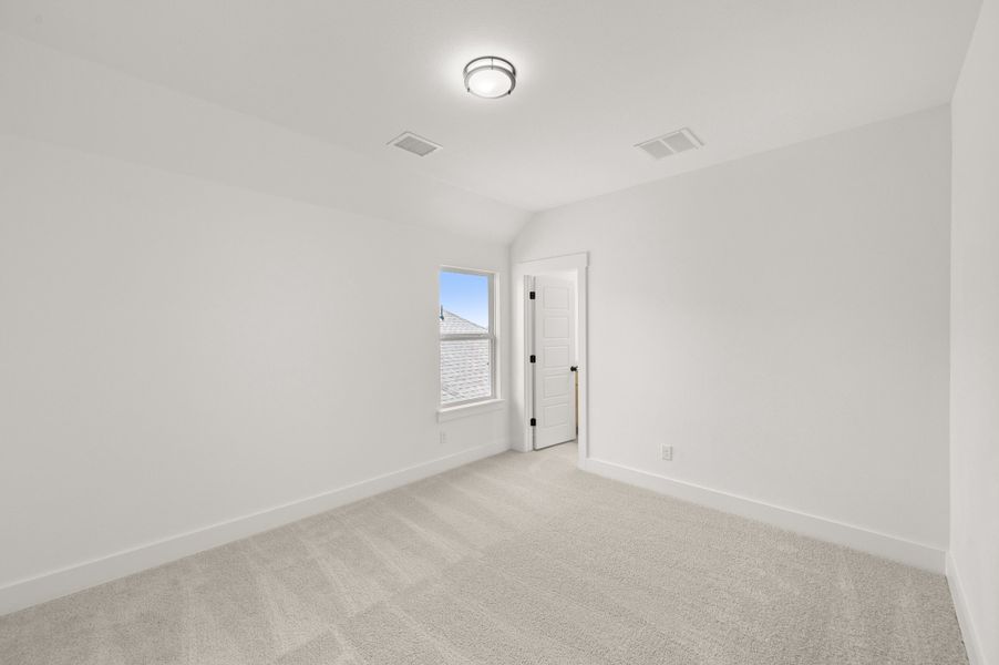 Spacious, unfurnished interior of a new home in Wildflower Ranch, Fort Worth (Image 25).