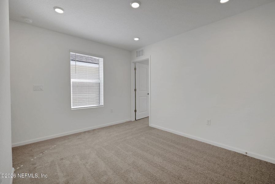 Spacious, unfurnished interior of a new home in Cedar Creek, Jacksonville (Image 31).