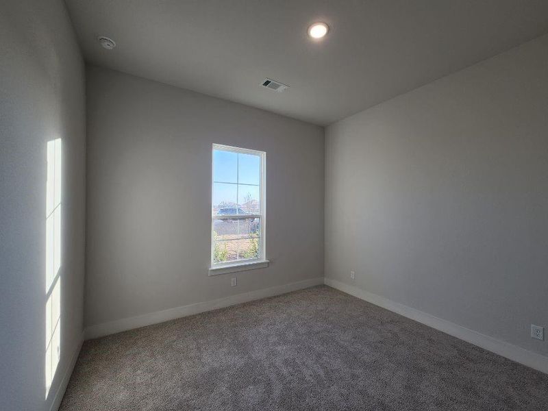 Spacious, unfurnished interior of a new home in Rocky Top, Krum (Image 13).