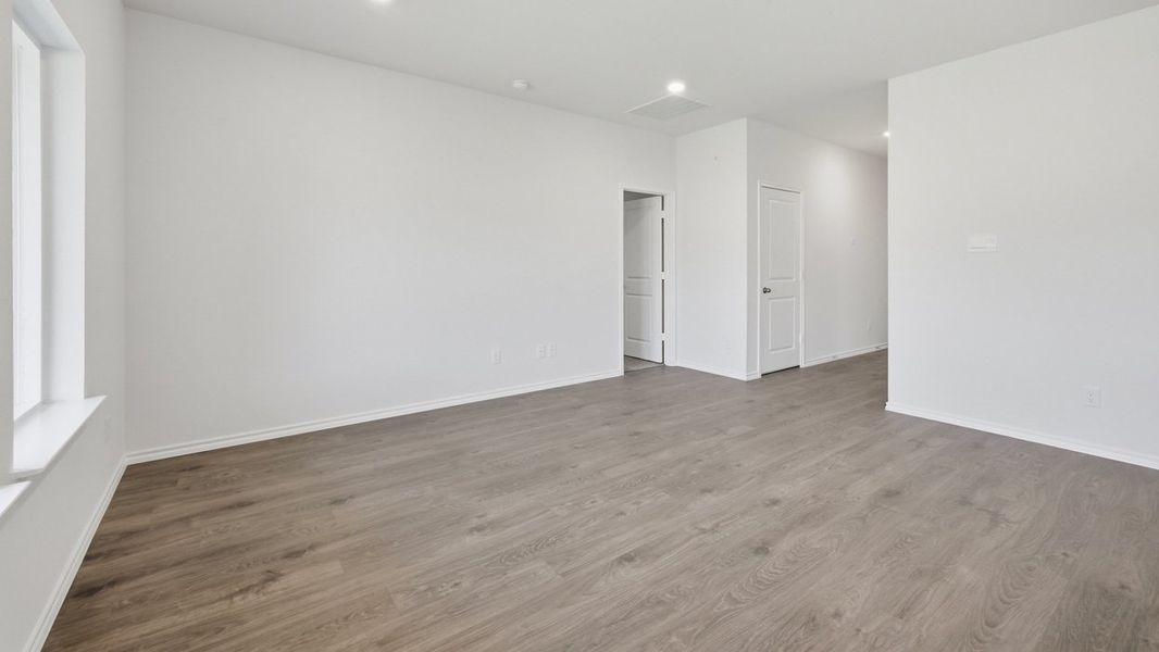 Spacious, unfurnished interior of a new home in Blaire Lake, Tyler (Image 17). Spacious, unfurnished interior of a new home in Blaire Lake, Tyler (Image 17).