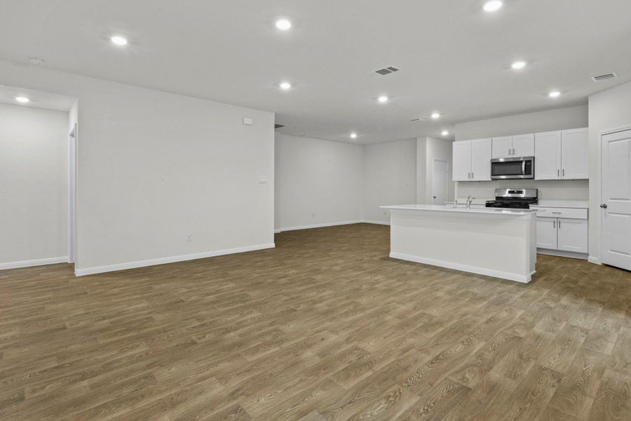 Spacious, unfurnished interior of a new home in Trace, San Marcos (Image 23).