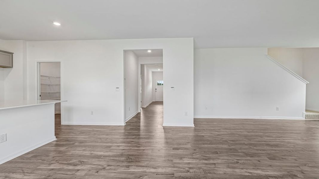 Spacious, unfurnished interior of a new home in Shahbain Reserve, Raeford (Image 11).