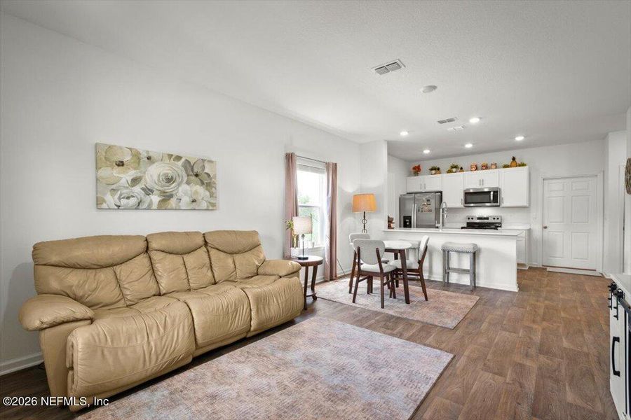 Furnished interior view inside a new home in , Middleburg (Image 11).