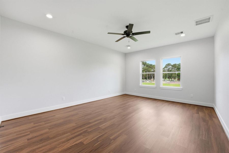 Spacious, unfurnished interior of a new home in , Houston (Image 18).