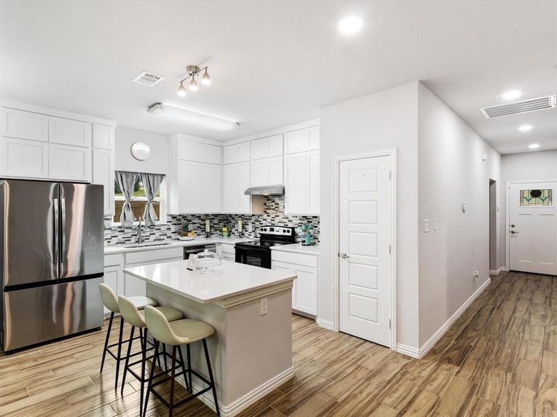 Furnished interior view inside a new home in , Dallas (Image 8).