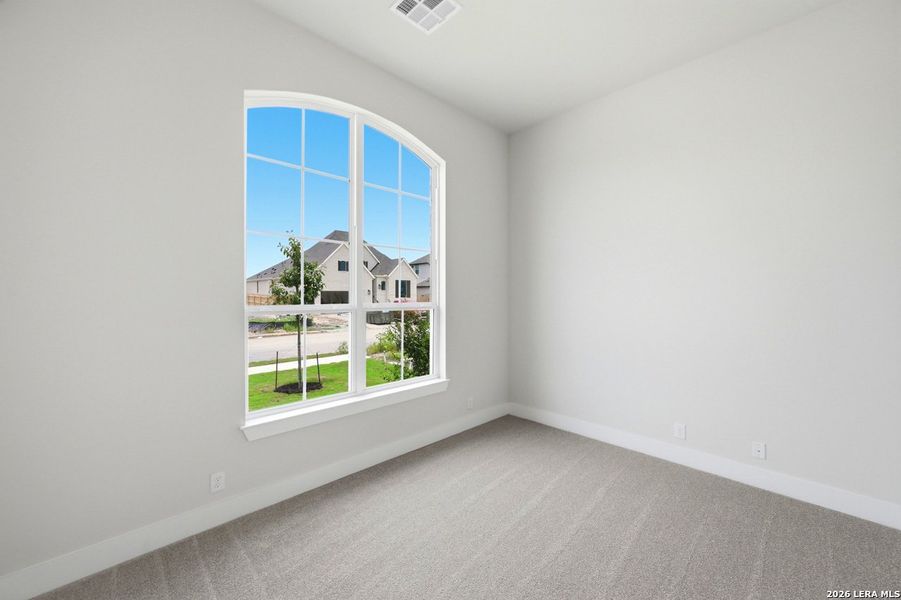 Spacious, unfurnished interior of a new home in Venado Crossing, Cibolo (Image 20).