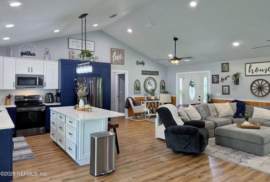 Furnished interior view inside a new home in , Palatka (Image 15).