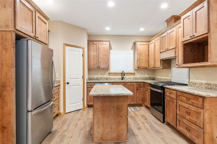 Includes stainless steel appliances