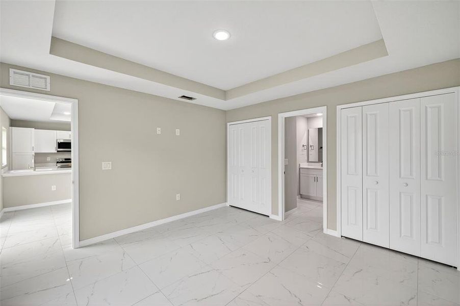 Spacious, unfurnished interior of a new home in , Lehigh Acres (Image 10).