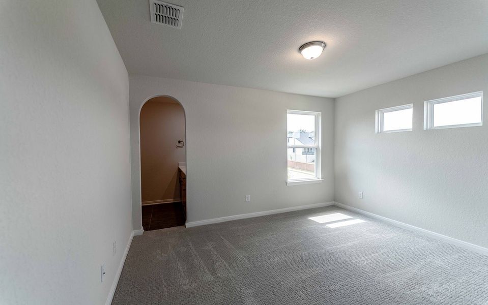Spacious, unfurnished interior of a new home in Homestead, Schertz (Image 32).