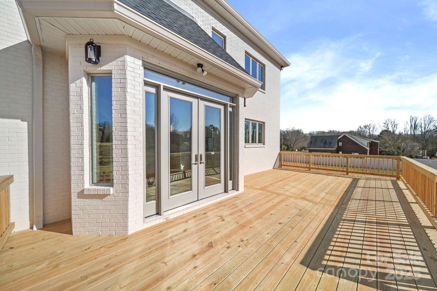 Exterior details and patio area of a home in , Midland (Image 4).