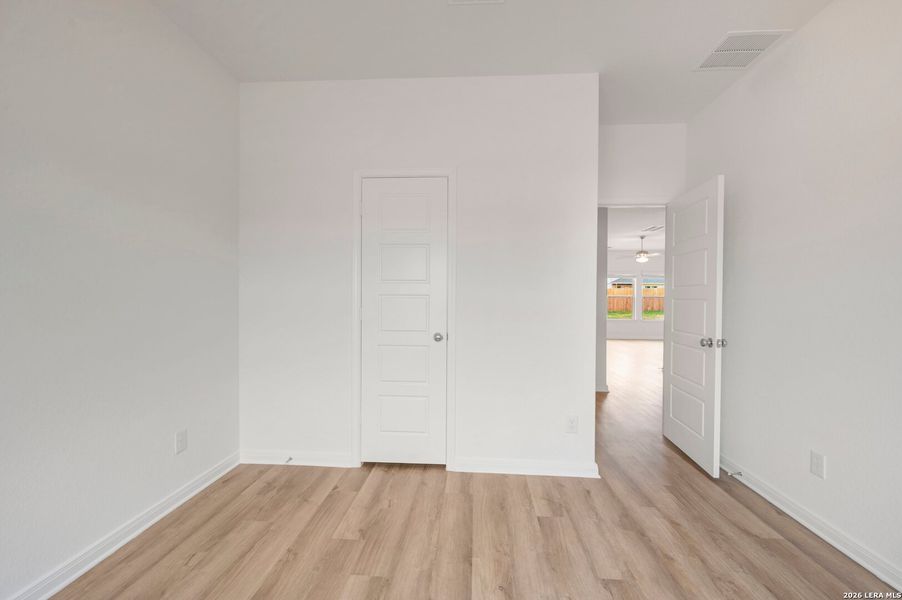 Spacious, unfurnished interior of a new home in Hickory Ridge Estates, Elmendorf (Image 38).
