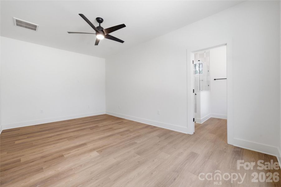 Spacious, unfurnished interior of a new home in , York (Image 31).