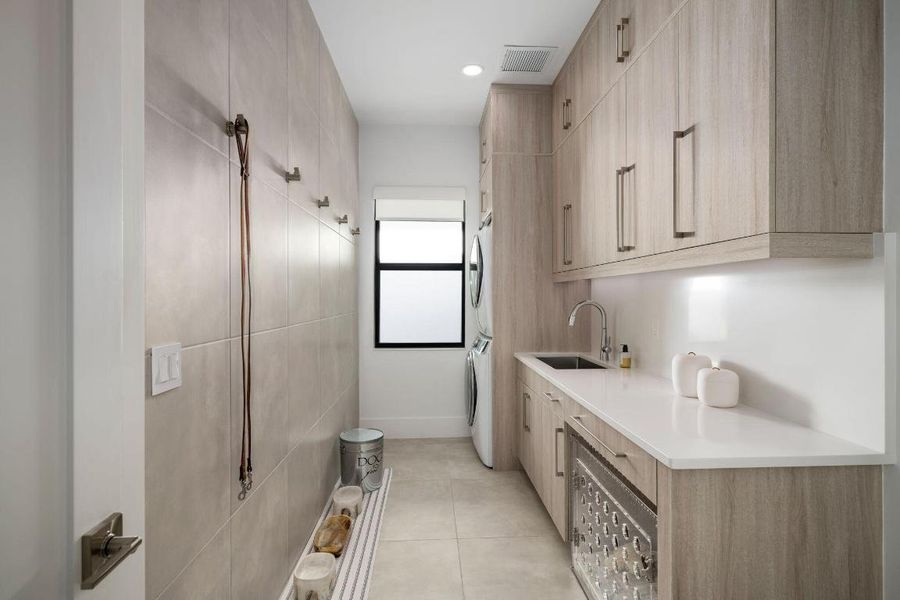 52-web-or-mls-1930_Frosted_Turquoise_Way