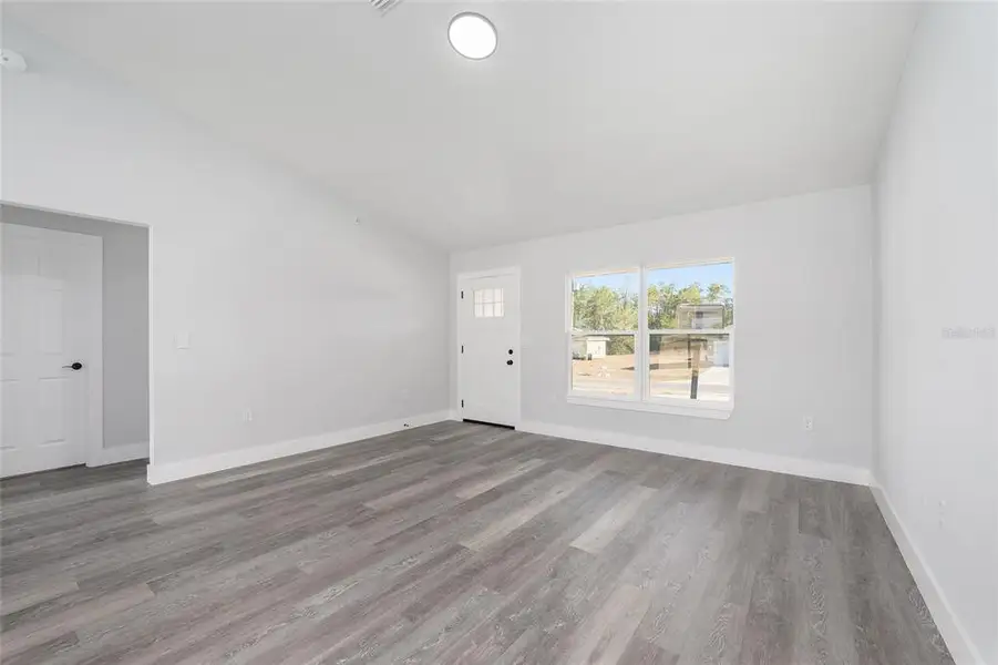 Spacious, unfurnished interior of a new home in , Dunnellon (Image 19).
