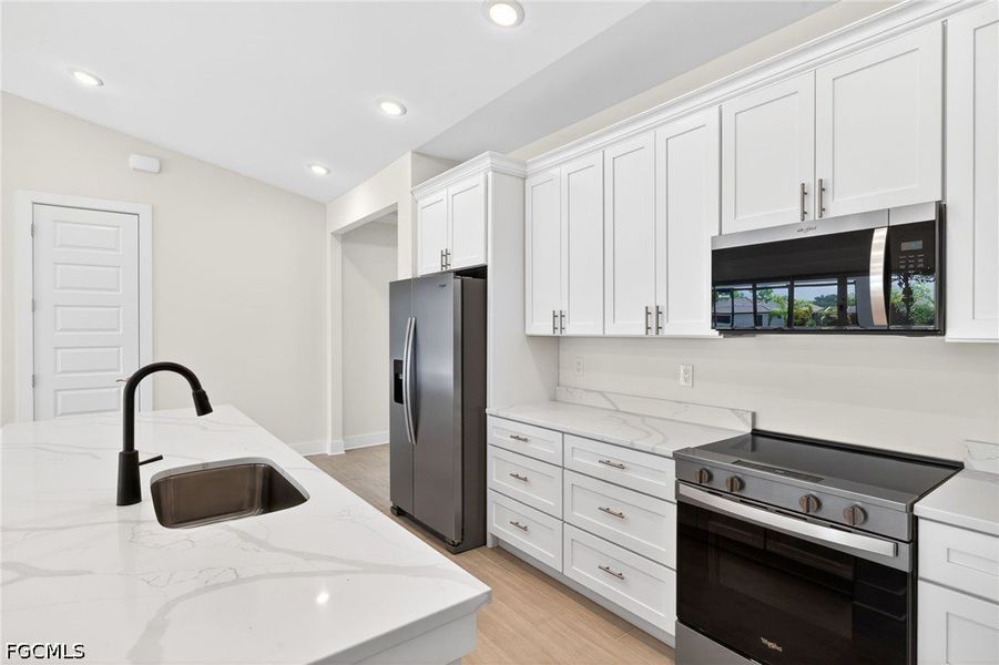 Furnished interior view inside a new home in Cape Coral, Cape Coral (Image 11).
