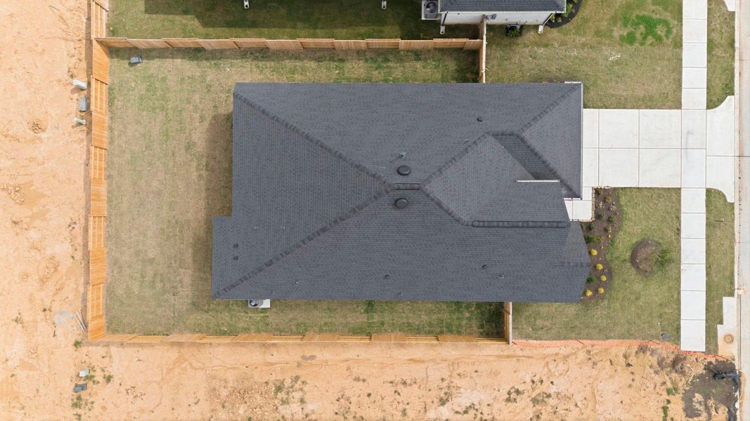 Exterior details and patio area of a home in Attwater, Waller (Image 3).
