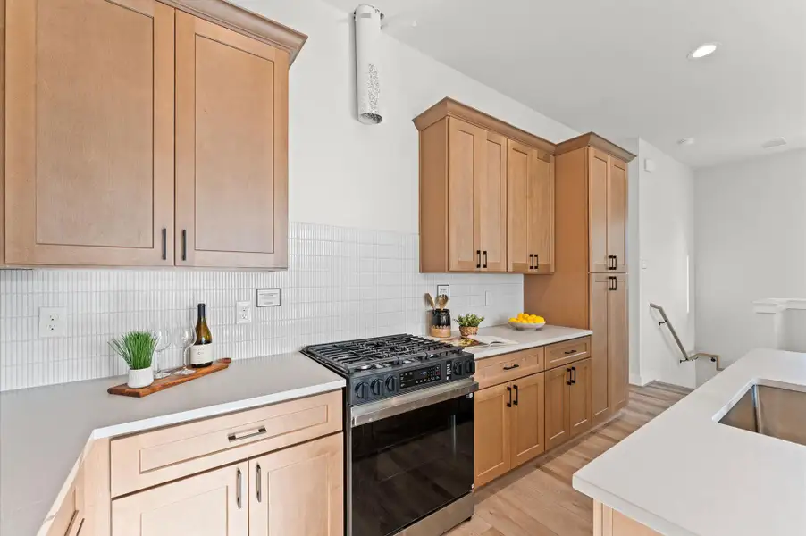 Representative furnished interior of a home built from the Plan 1458 by Faircroft Homes in Highland Gardens, Houston (Image 11).