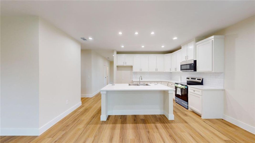 Furnished interior view inside a new home in , Grand Prairie (Image 9).