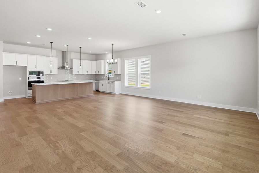 Spacious, unfurnished interior of a new home in The Oaks, Goose Creek (Image 9).