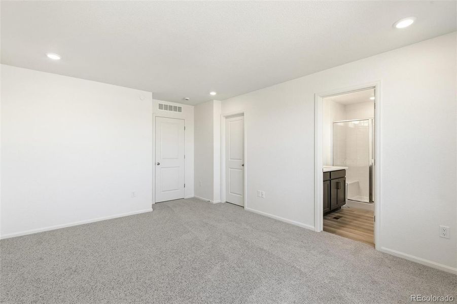 Spacious, unfurnished interior of a new home in Turnberry, Commerce City (Image 30).