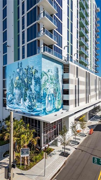 Condo located in St. Petersburg, FL showcasing its design and architecture (Image 4). Condo located in St. Petersburg, FL showcasing its design and architecture (Image 4).