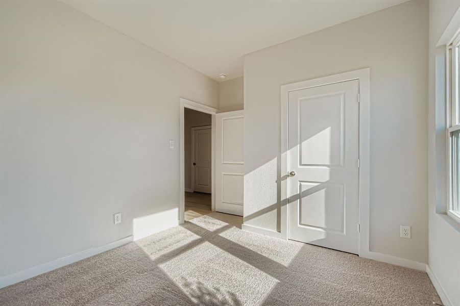 Spacious, unfurnished interior of a new home in Middlefield Village, Dallas (Image 23).