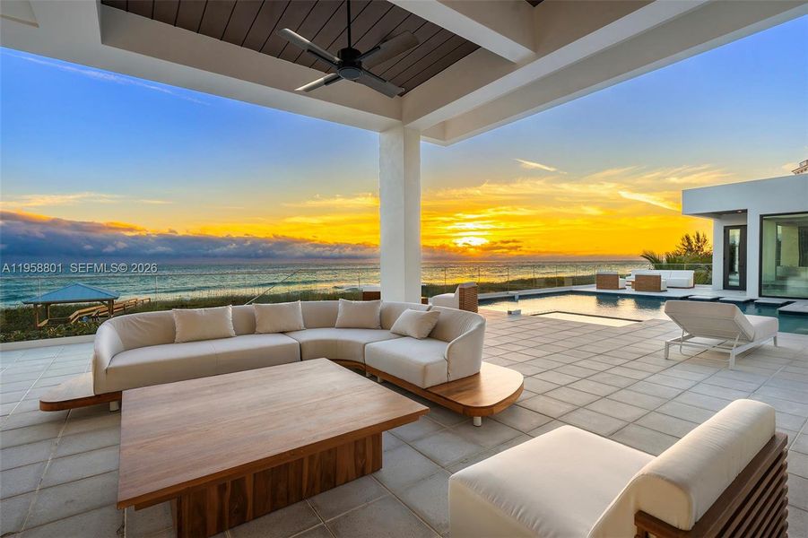 Exterior details and patio area of a home in , Fort Pierce (Image 23).