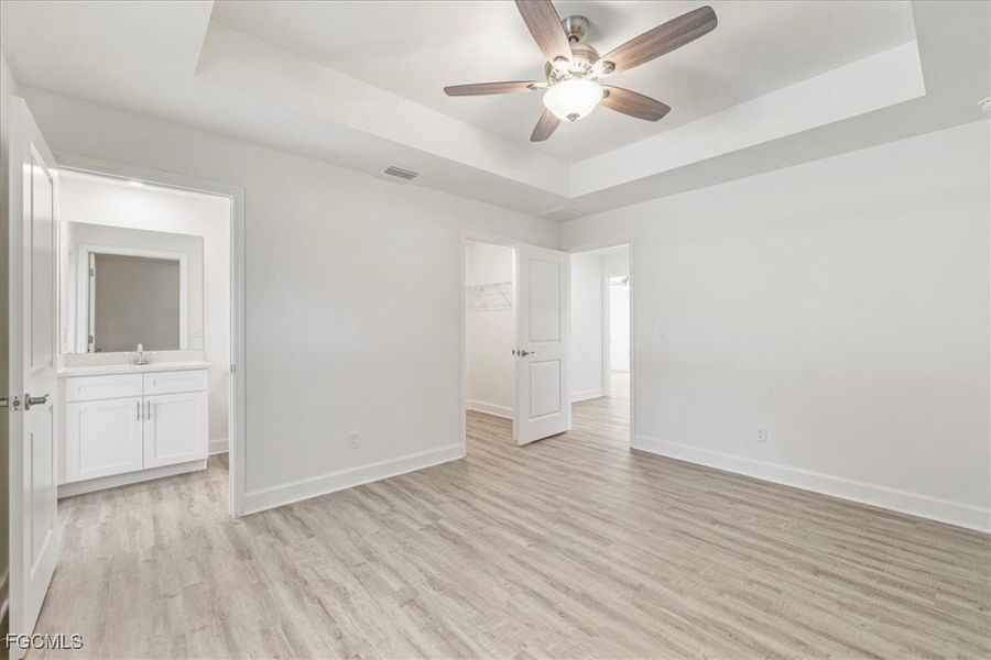 Spacious, unfurnished interior of a new home in Cape Coral, Cape Coral (Image 29).