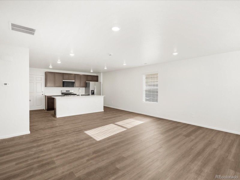 Spacious, unfurnished interior of a new home in Skyview at High Point, Aurora (Image 19).