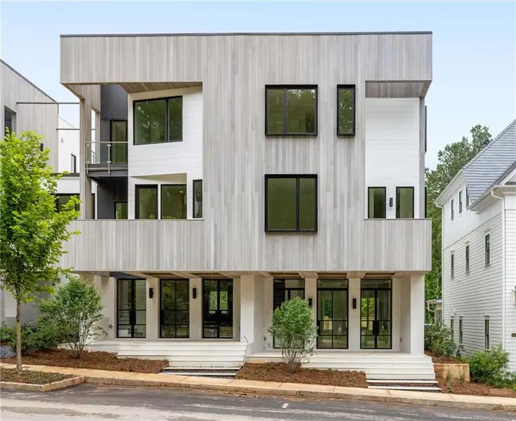 Condo located in Chattahoochee Hills, GA showcasing its design and architecture (Image 4).