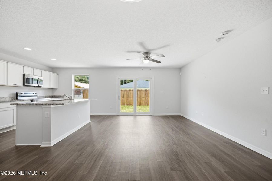 Spacious, unfurnished interior of a new home in , Jacksonville (Image 19).