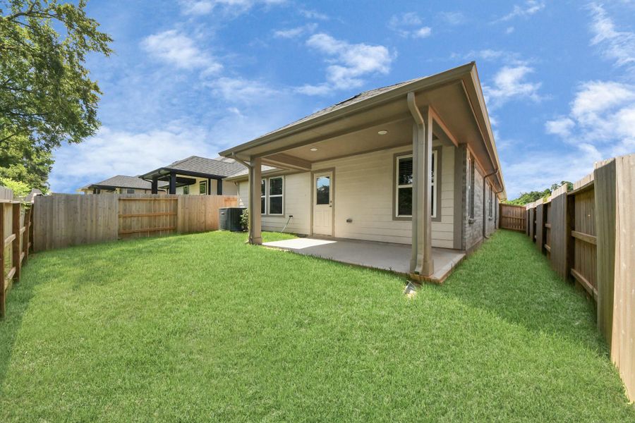 Exterior details and patio area of a home in Montgomery Ridge: Landmark Collection, Montgomery (Image 3).