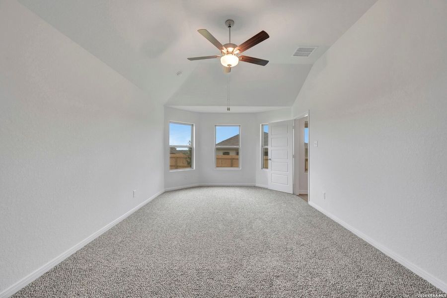 Spacious, unfurnished interior of a new home in Greenspoint Heights, Seguin (Image 20).