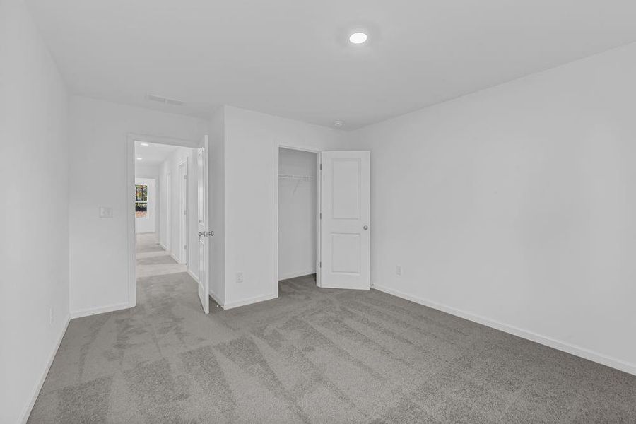 Spacious, unfurnished interior of a new home in Falls Creek, Flowery Branch (Image 15).