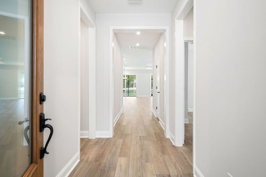 Spacious, unfurnished interior of a new home in Waterways, Richmond Hill (Image 27).