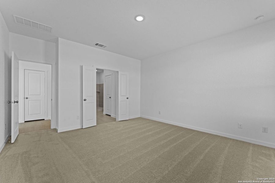 Spacious, unfurnished interior of a new home in Gatehouse: Classic Collection, New Braunfels (Image 25). Spacious, unfurnished interior of a new home in Gatehouse: Classic Collection, New Braunfels (Image 25).