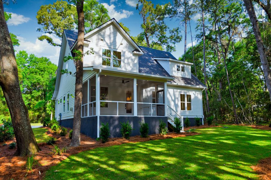 Exterior details and patio area of a home in , Hollywood (Image 37).