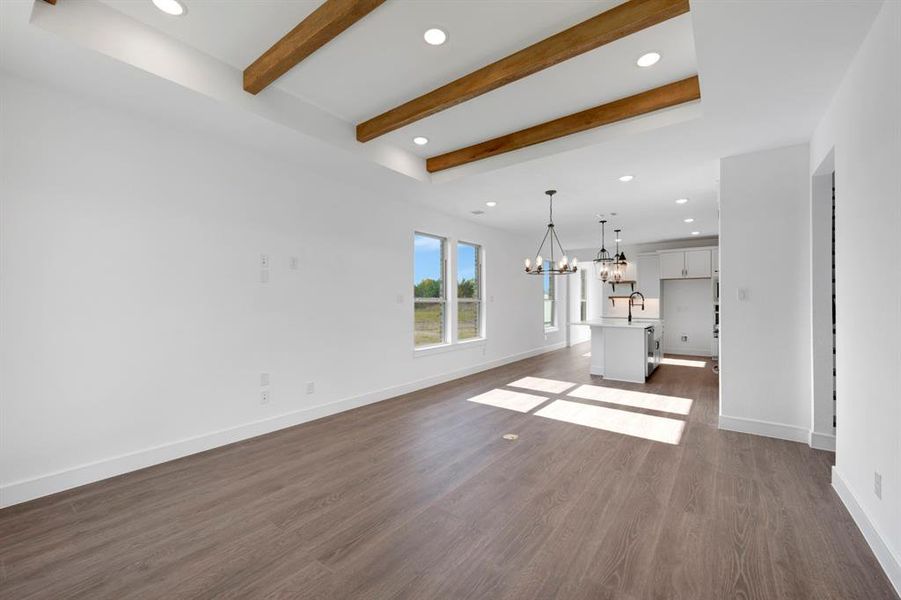 Spacious, unfurnished interior of a new home in Heath Golf & Yacht Villas, Heath (Image 29).