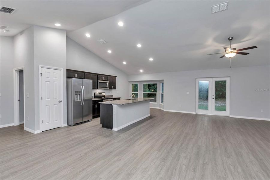 Spacious, unfurnished interior of a new home in , Ocala (Image 15).