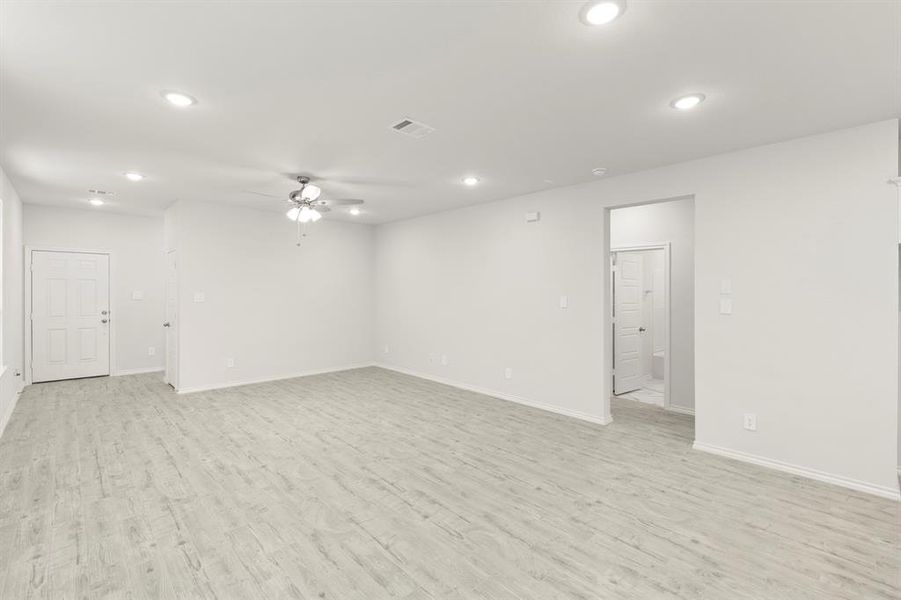 12. 3311 Dahlia - Dining (2)